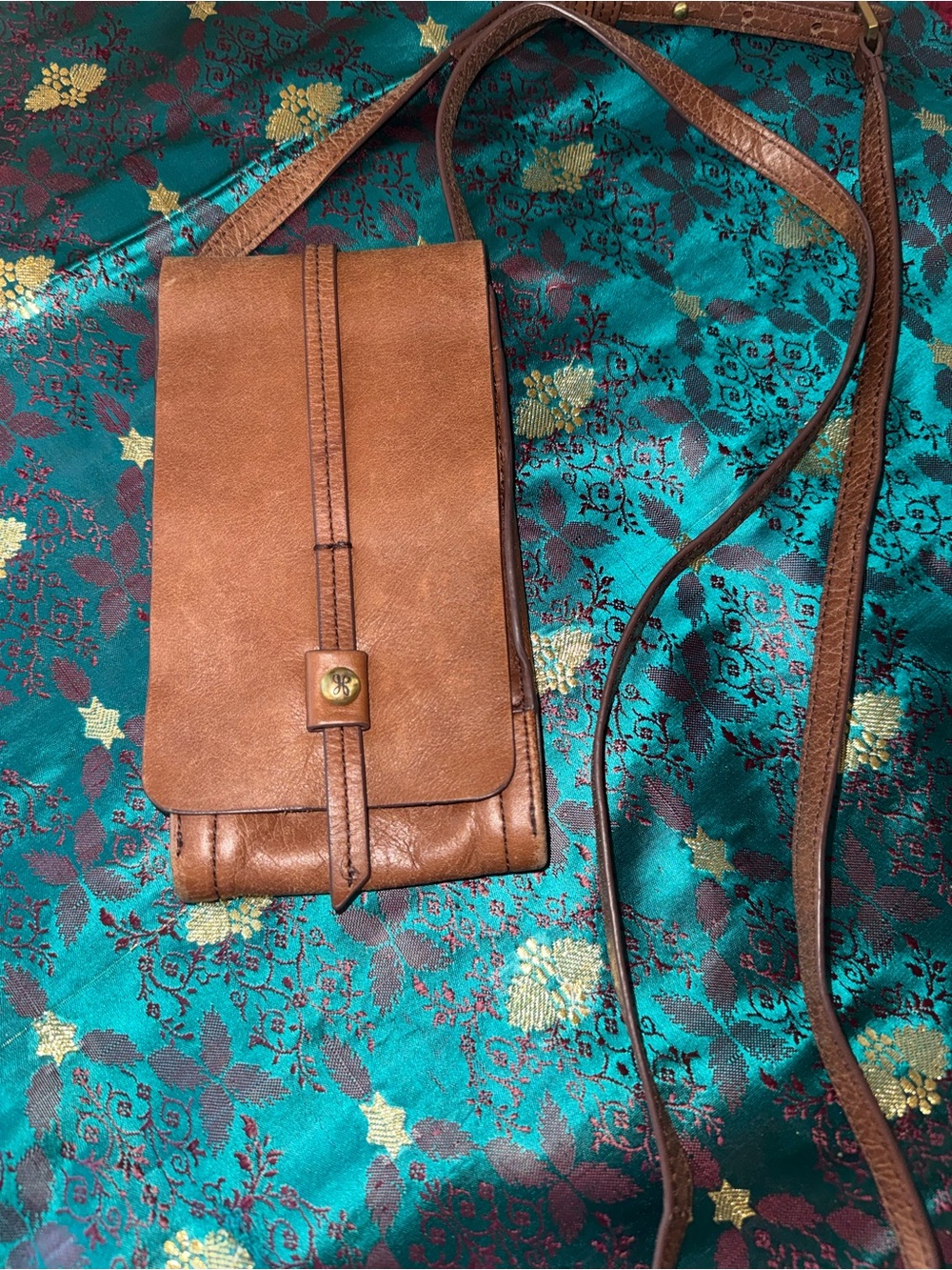 Hobo International Token Leather Smartphone Wallet Crossbody-Caramel - Picture 2 of 6